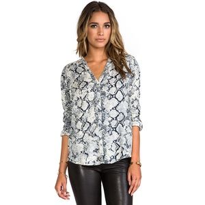 ❤️Soft Joie Top.  Size XS.